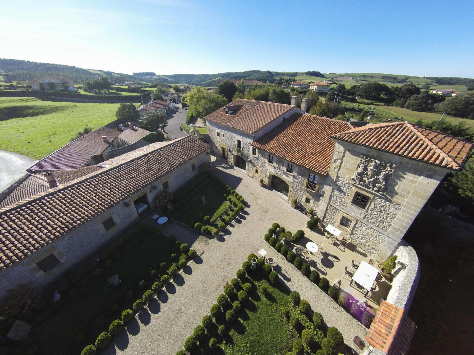Hotel Palacio De La Pena Cantabria Ajo Extérieur photo