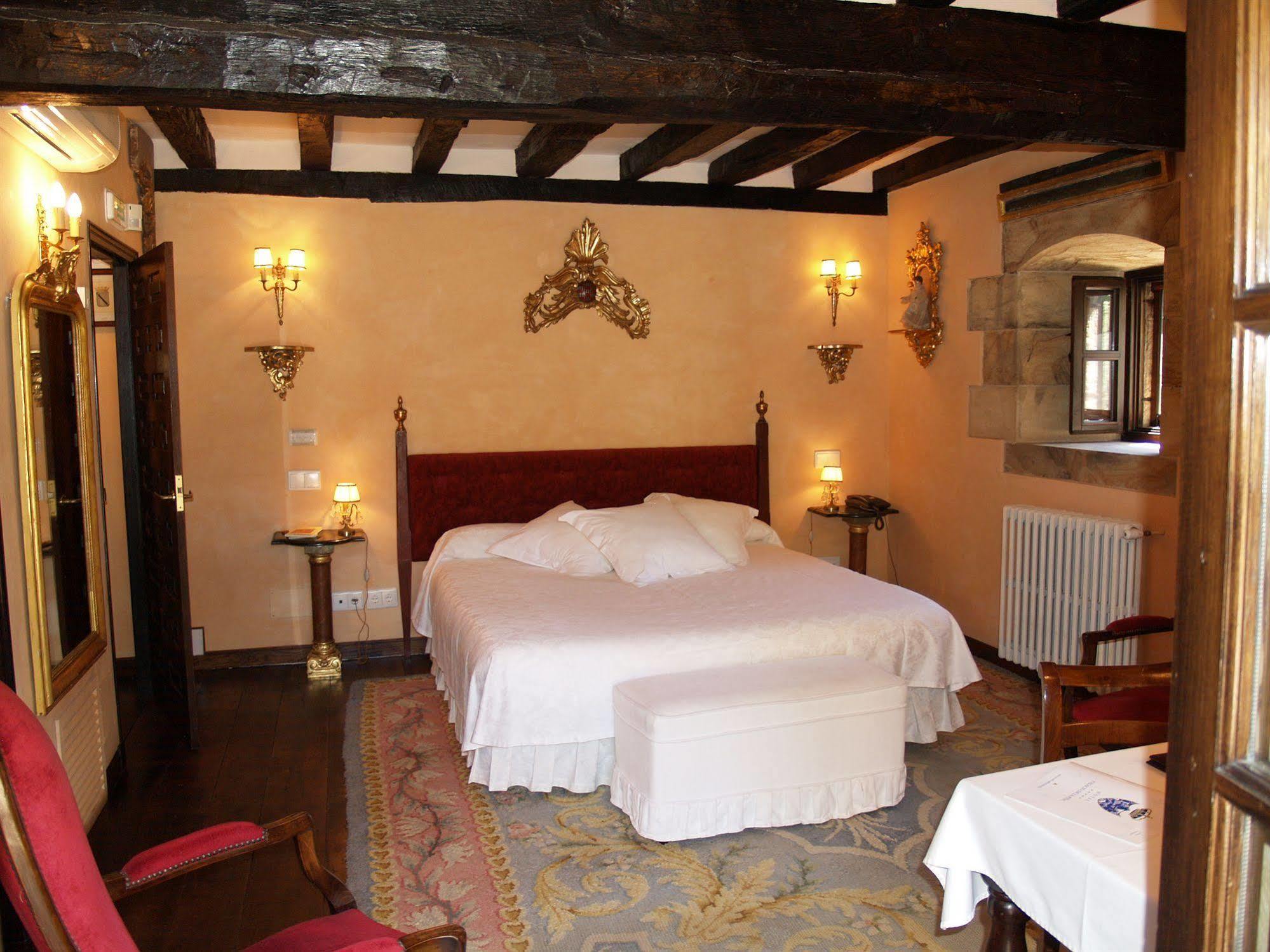 Hotel Palacio De La Pena Cantabria Ajo Extérieur photo
