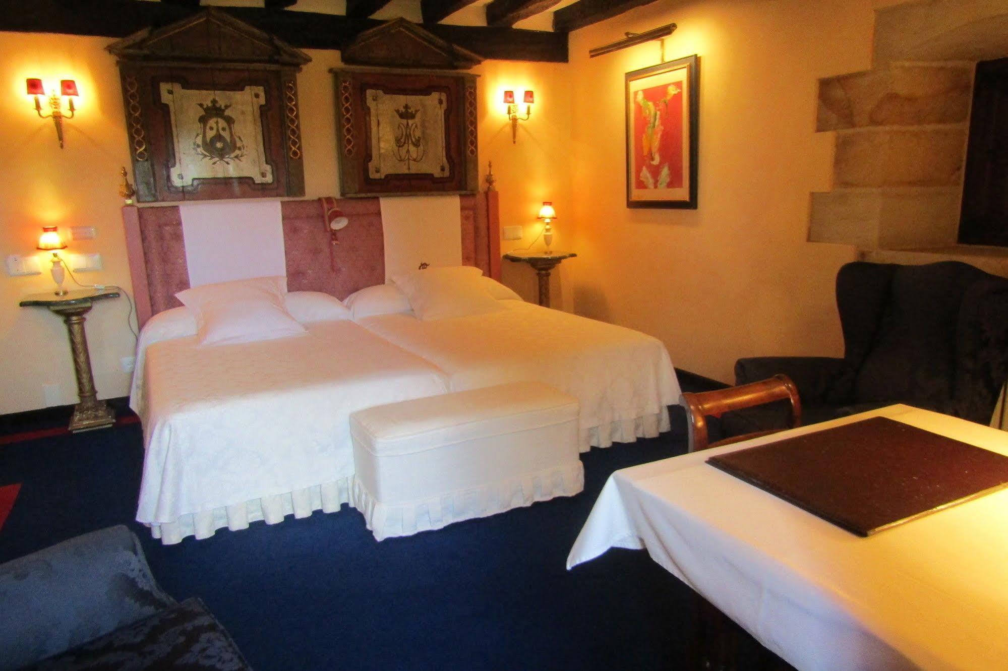 Hotel Palacio De La Pena Cantabria Ajo Extérieur photo